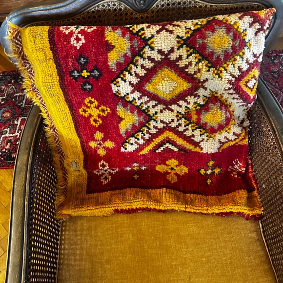 Vintage Moroccan tribal rug made into pillow cover - Picture 4 of 7